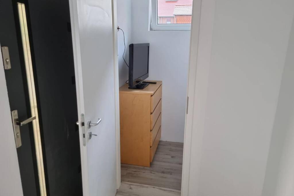 Ferienwohnung/Monteurwohnung Alte Garage Ahnatal エクステリア 写真