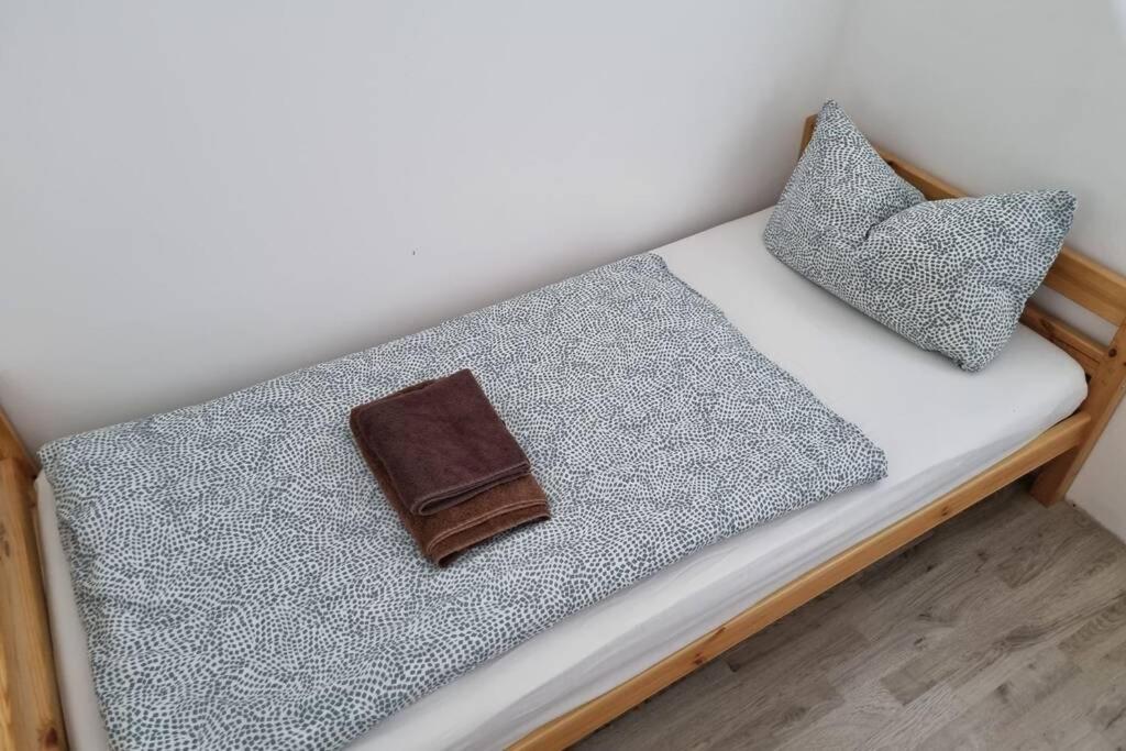 Ferienwohnung/Monteurwohnung Alte Garage Ahnatal エクステリア 写真